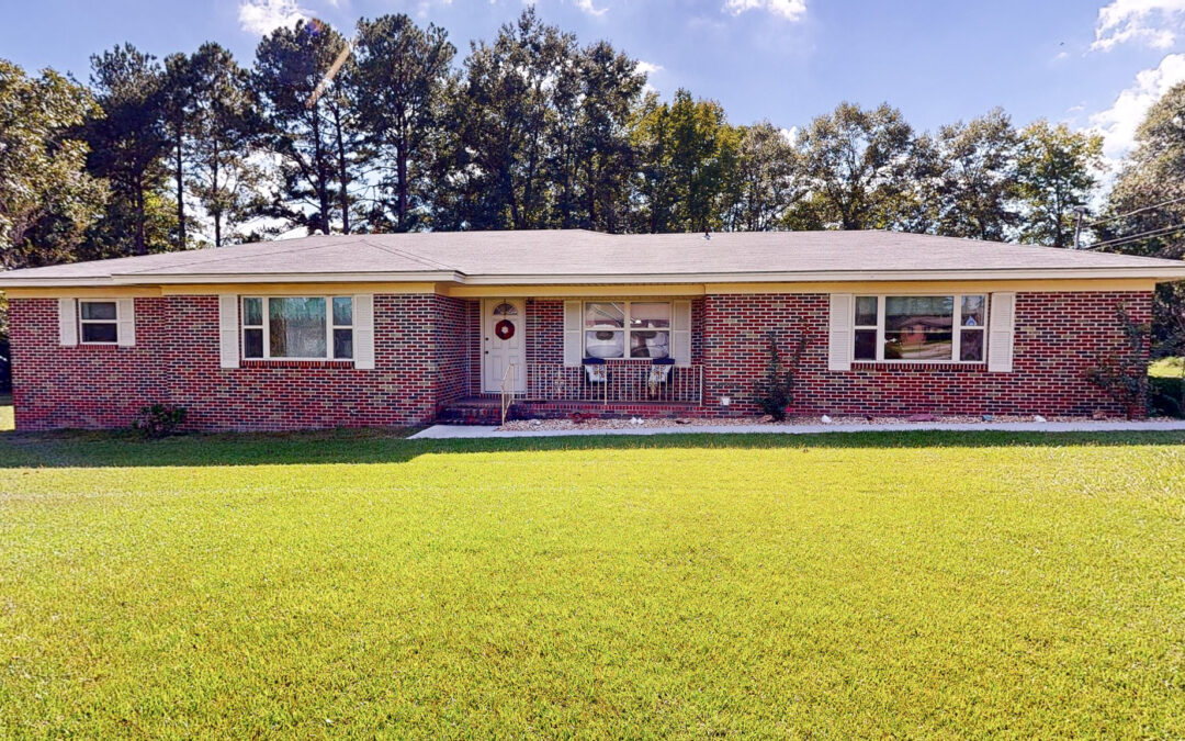 2156 Honeysuckle Rd, Dothan, AL 36301