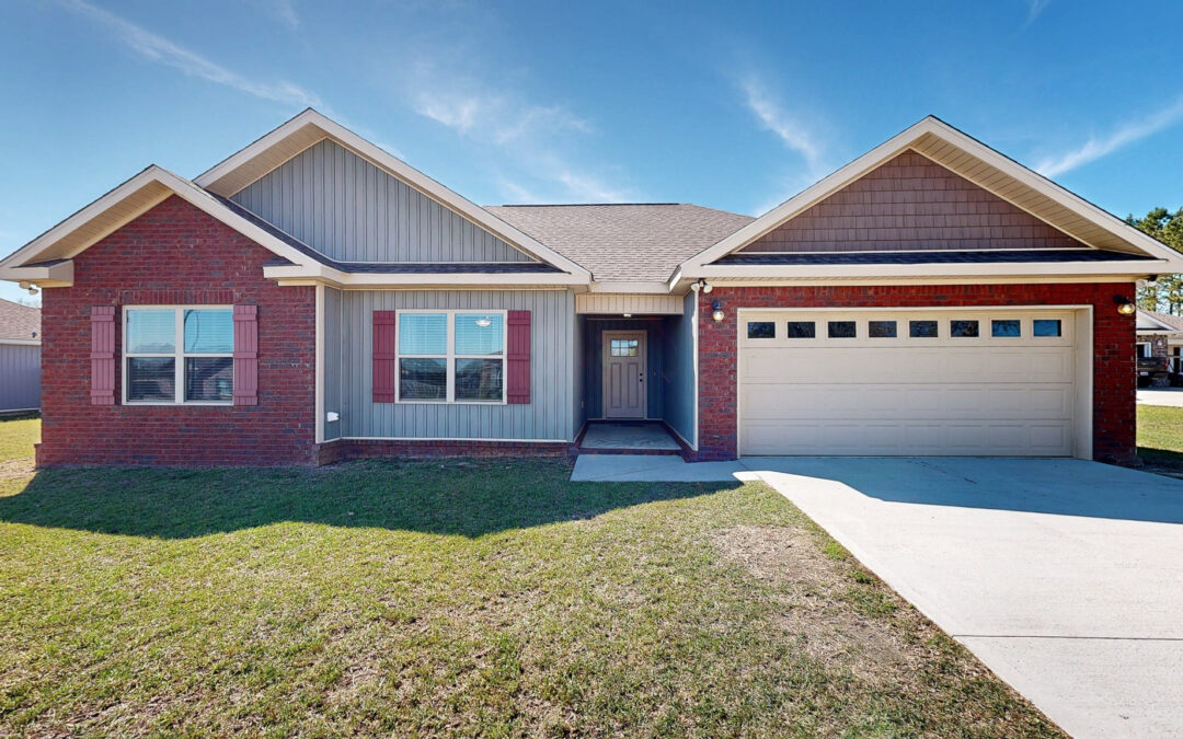 102 Tanglewood Dr, Headland, AL 36345