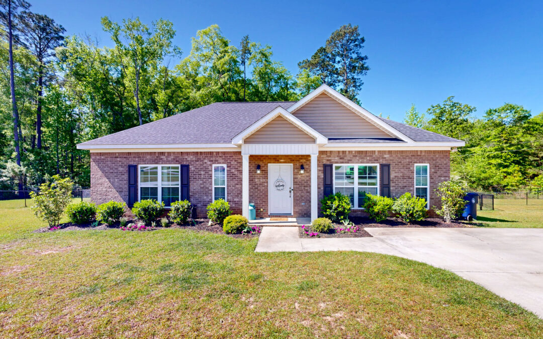 10 Beauville Dr, Kinsey, AL 36303