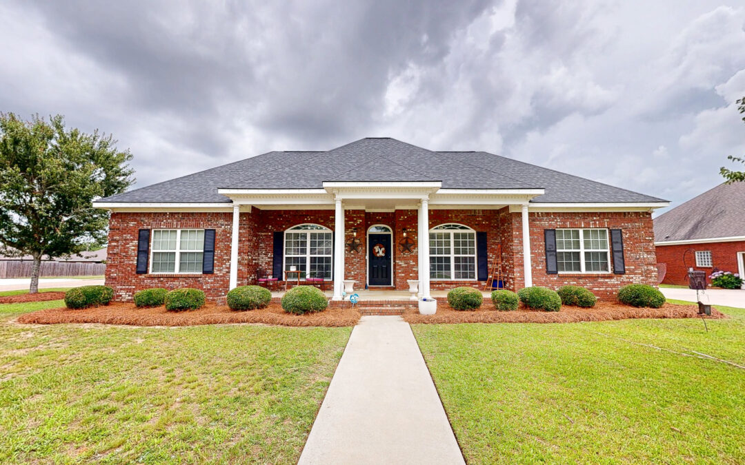 201 Azalea Ln, Headland, AL 36345
