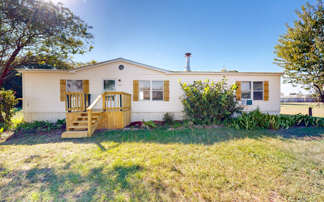 172 Hazel Dr, Headland, AL 36345